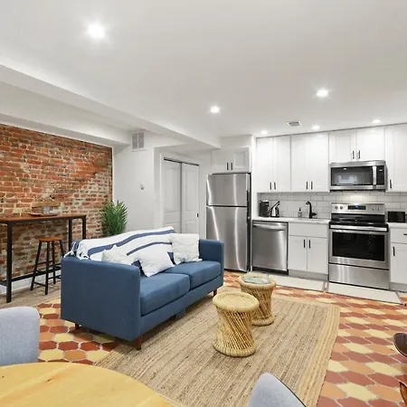 Capitol Hill - Renovated And Light English Basement Apartment